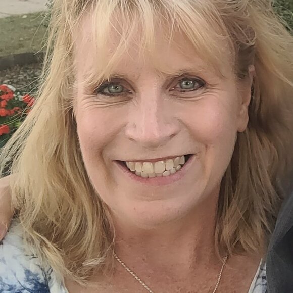 Meet your Posher, Sharon - Picture 1 of 1